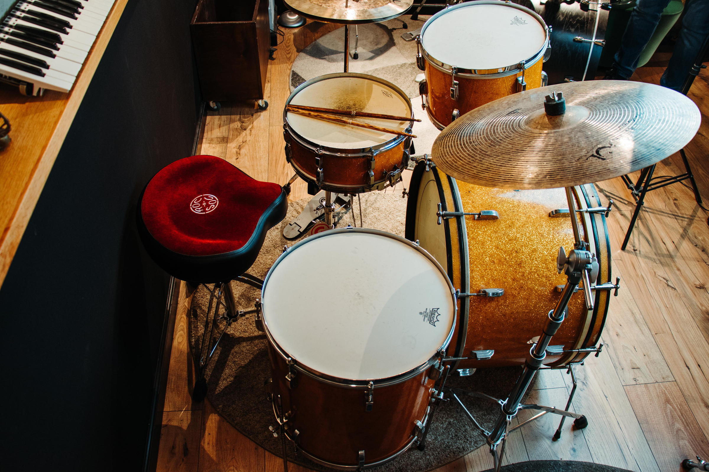 White and Brown Drum Set